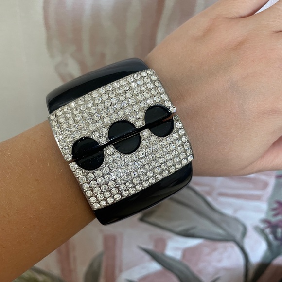 Black acrylic wide magnet statement bracelet with crystals silver - Picture 2 of 7